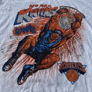 Vintage Slammin’ NY Knicks tee — size XL — 90s graphic 🧡🏀💙
